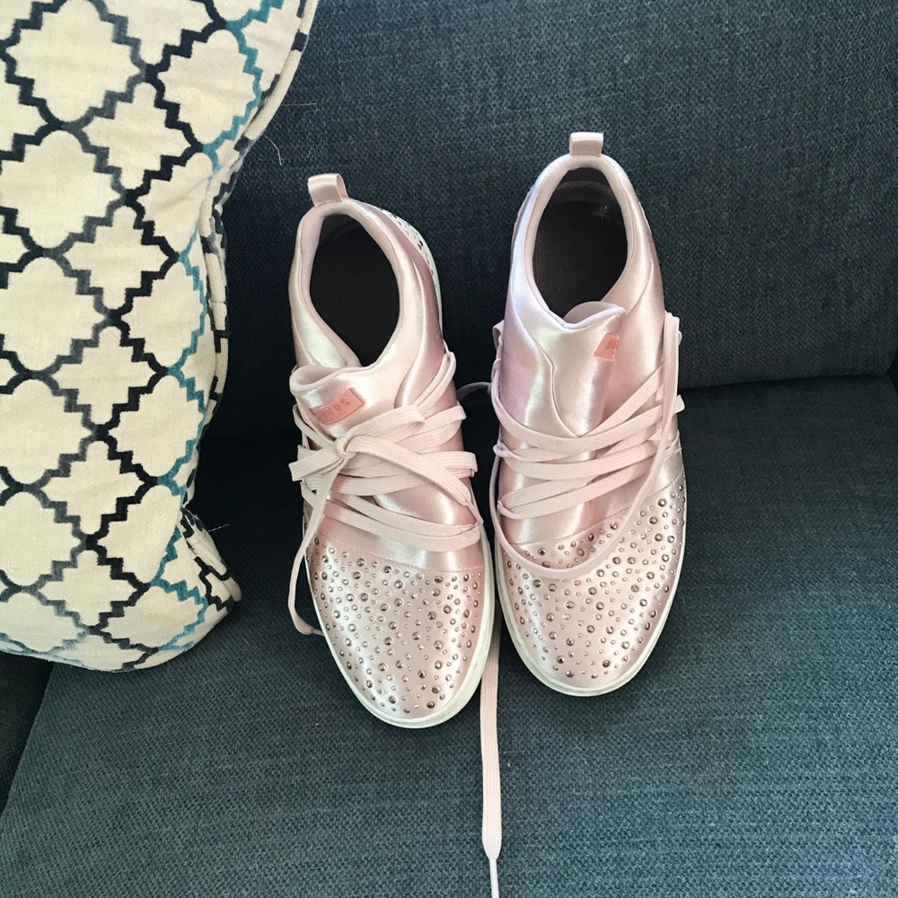 Sketcher pink sparkle tennis shoes